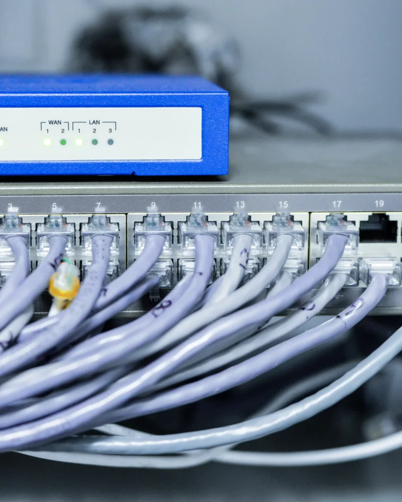 conmutador-de-red-con-cables